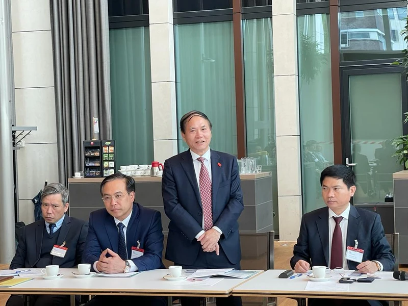 Các đại biểu tham dự hội nghị.