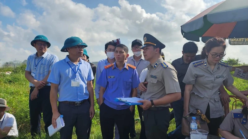 Các đơn vị hữu quan phối hợp cưỡng chế thi hành án dân sự tại địa bàn thuộc thành phố Hải Phòng. (Ảnh: CTV)