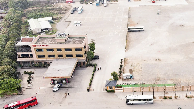 Khu đất thuộc dự án bãi đỗ xe của Công ty cổ phần Đầu tư và Kinh doanh xuất nhập khẩu Vạn Thuận.