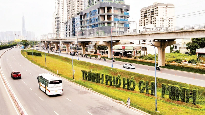 Đầu tư đồng bộ mạng lưới xe buýt kết nối metro Bến Thành-Suối Tiên