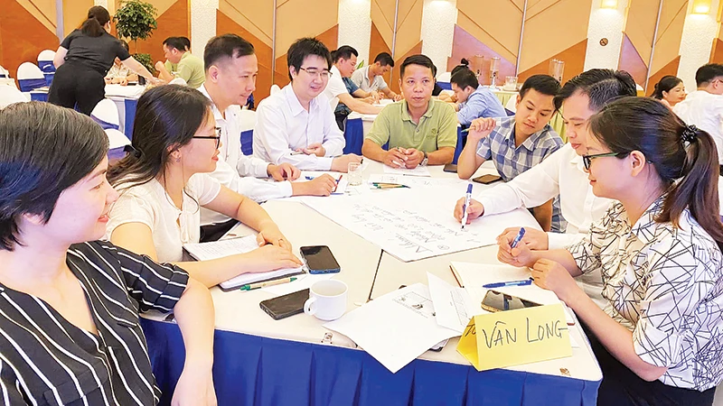 Các học viên lớp bồi dưỡng nâng cao chất lượng phục vụ du lịch luôn được các khách sạn, nhà hàng hưởng ứng và nhiệt tình tham gia. (Ảnh Sở Du lịch Ninh Bình)
