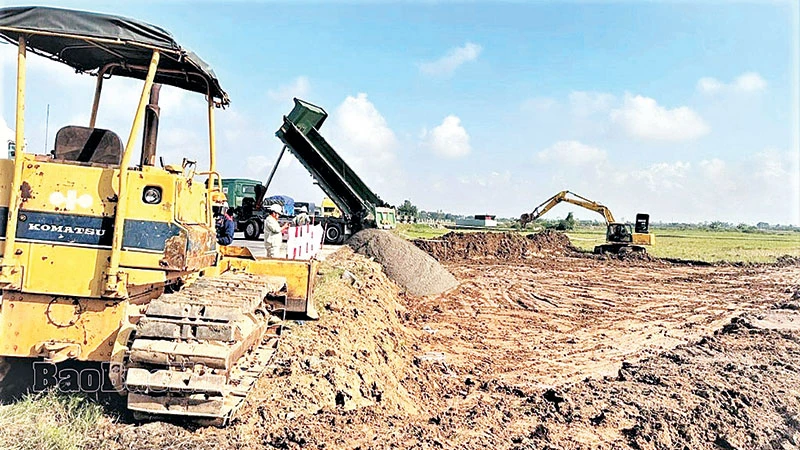 Công trường thi công đường vành đai 4-Vùng Thủ đô, đoạn qua thị xã Thuận Thành, tỉnh Bắc Ninh.