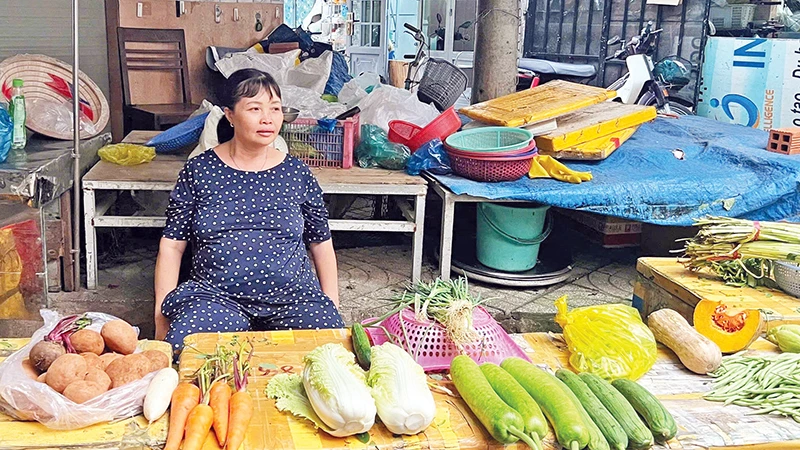 Buôn bán khó khăn, bà Thao không có tiền về quê ăn Tết.