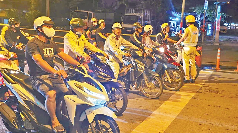 Ý thức tham gia giao thông của người dân được nâng cao khi công tác kiểm tra, xử lý vi phạm được thực hiện quyết liệt, nghiêm minh.