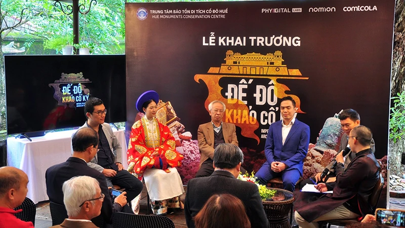 Lễ khai trương dự án Đế đô khảo cổ ký tại Trung tâm bảo tồn di tích Cố đô Huế.