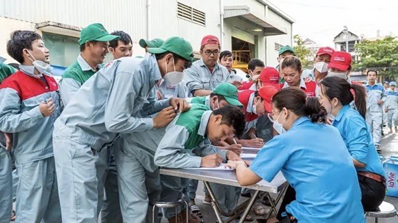 Đông đảo công nhân Thành phố Hồ Chí Minh tham gia mô hình can thiệp phòng chống HIV cho công nhân.