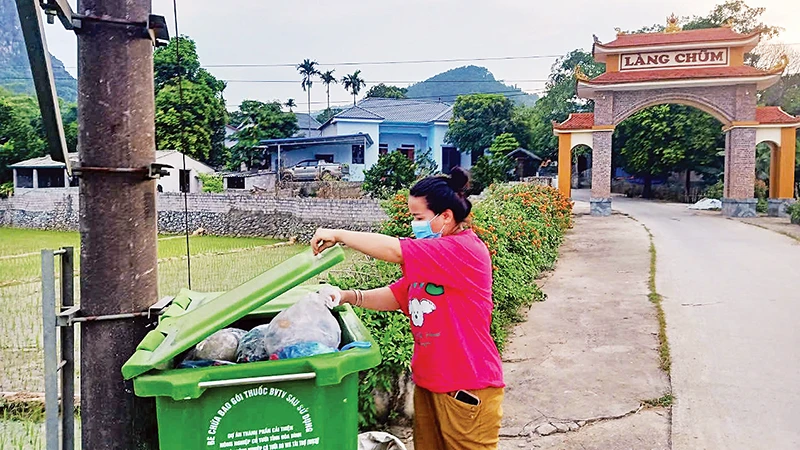 Người dân Hòa Bình đã có ý thức trong việc thu gom bao gói thuốc bảo vệ thực vật đúng quy định.