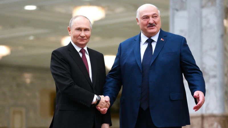 Tổng thống Nga Vladimir Putin và Tổng thống Belarus Alexander Lukashenko. (Ảnh: TASS)