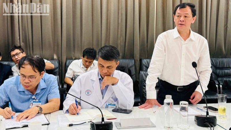 Thứ trưởng Y tế Nguyễn Tri Thức phát biểu tại buổi làm việc.