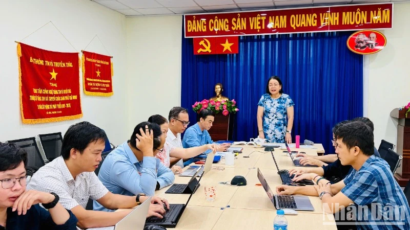 Giám đốc Trung tâm Chuyển đổi số Thành phố Hồ Chí Minh Võ Thị Trung Trinh phát biểu tại hội nghị tập huấn.
