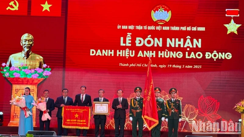 Ủy ban Mặt trận Tổ quốc Việt Nam Thành phố Hồ Chí Minh đón nhận Danh hiệu “Anh hùng Lao động”.