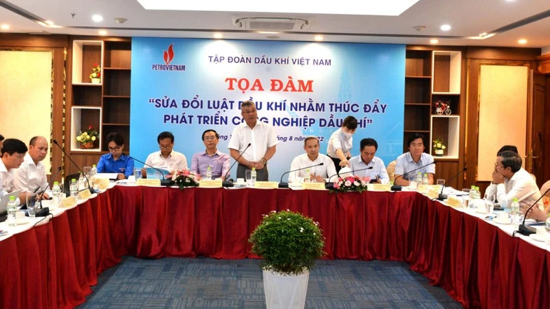 Phó Tổng Giám đốc PVN Đỗ Chí Thanh phát biểu tại tọa đàm.