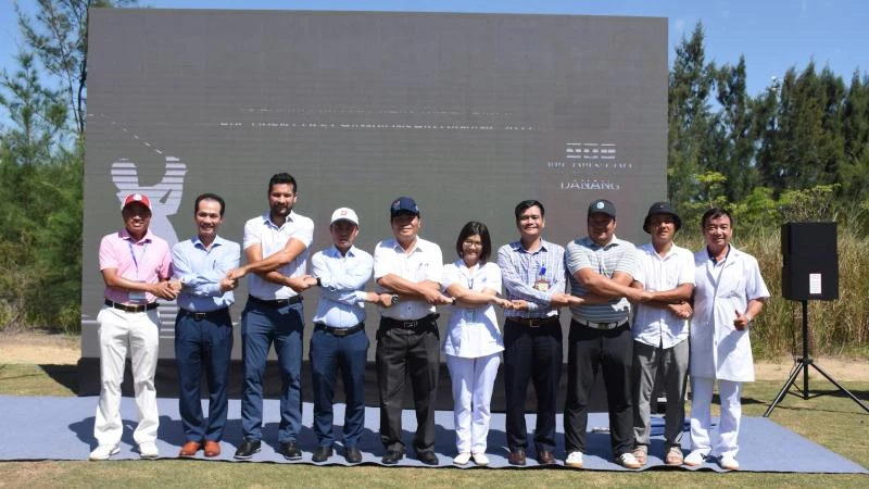 Các đại biểu tại lễ khởi động Lễ hội du lịch Golf Đà Nẵng 2022 sáng 27/8.