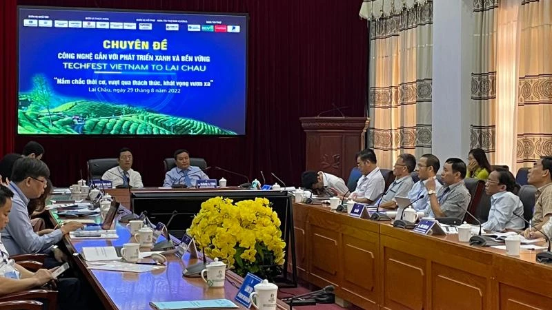 Các đại biểu tham dự hội thảo.