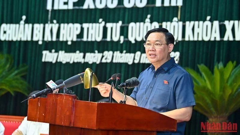 Chủ tịch Quốc hội Vương Đình Huệ phát biểu trao đổi, giải đáp các ý kiến, kiến nghị của cử tri. 