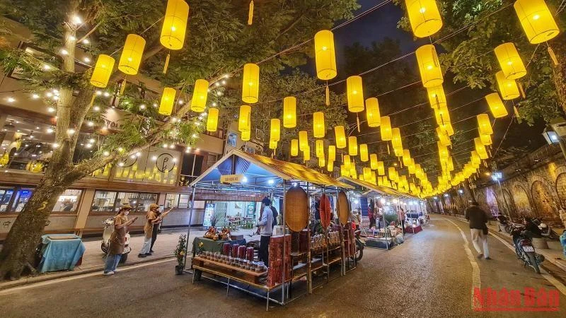 Hà Nội cần có thêm những không gian công cộng tương tự như không gian bích họa trên phố Phùng Hưng.