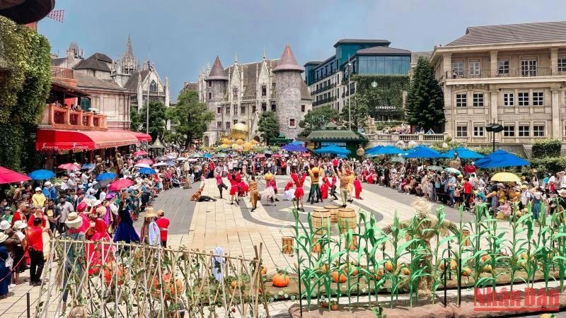 Quần thể du lịch nghỉ dưỡng Ba Na Hills - điểm đến thu hút đông đảo du khách.