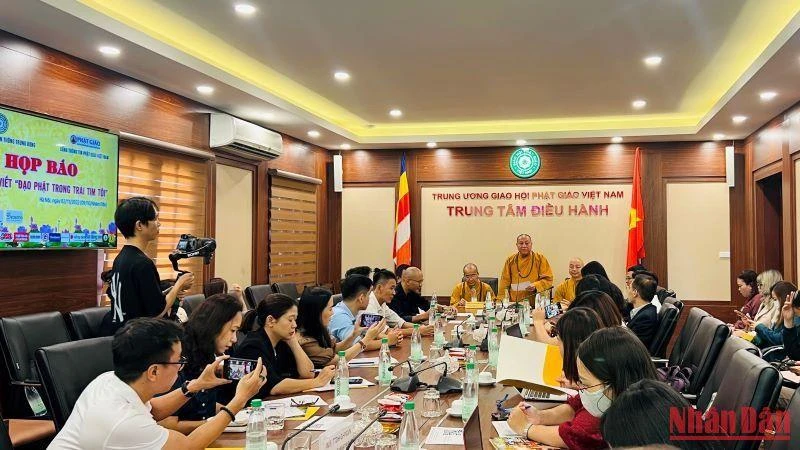Quang cảnh buổi họp báo.
