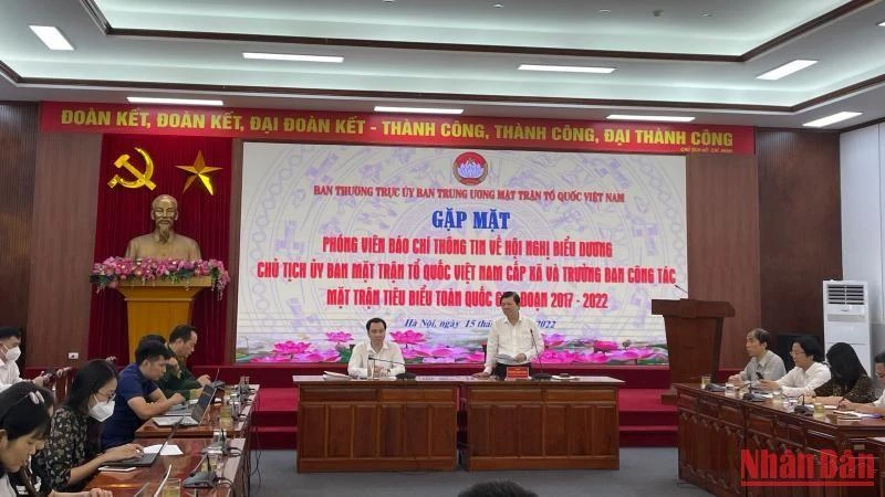 Quang cảnh buổi gặp mặt phóng viên báo chí.