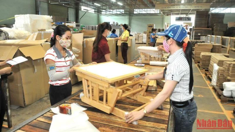 Xuất khẩu gỗ đang gặp khó khăn do đơn hàng sụt giảm.