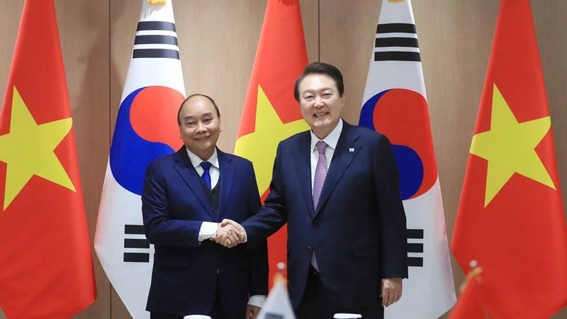 Chiều 5/12, tại thủ đô Seoul, Chủ tịch nước Nguyễn Xuân Phúc hội đàm với Tổng thống Hàn Quốc Yoon Suk Yeol. (Ảnh: TTXVN)