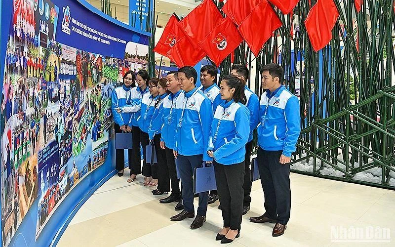 Triển lãm trưng bày gần 1.000 hình ảnh, hiện vật, tái hiện lịch sử ra đời, phấn đấu và trưởng thành trong hơn 90 năm qua của tổ chức Đoàn thanh niên; những kết quả tiêu biểu trong công tác Đoàn và phong trào thanh thiếu nhi giai đoạn 2017-2022. 