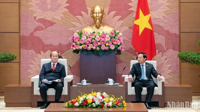 Phó Chủ tịch Quốc hội Nguyễn Khắc Định và Chủ nhiệm Ủy ban Thường trực về Hành chính của Hạ viện Thái Lan Paijit Sreewarakan tại buổi tiếp. (Ảnh: DUY LINH)