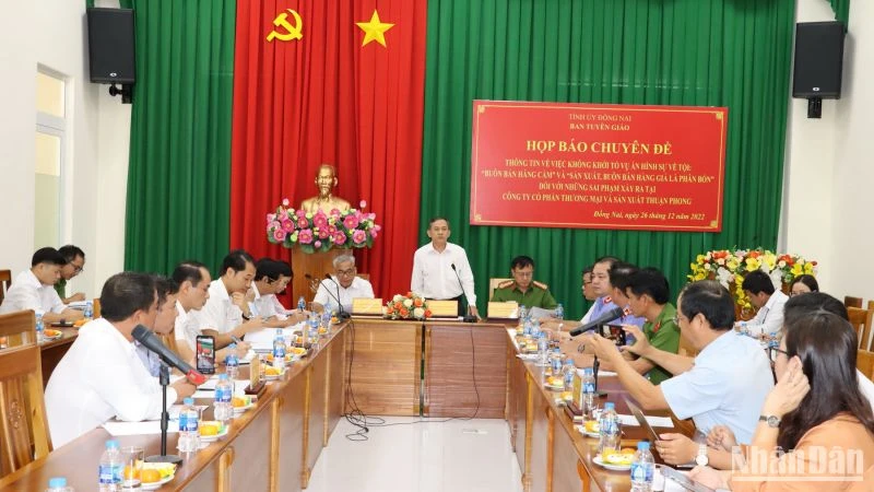 Quang cảnh buổi họp báo.