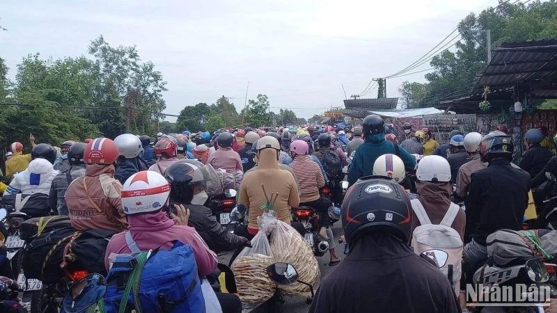 Ùn tắc giao thông trong buổi chiều 29/1 tại ngã 3 nút giao giữa Quốc lộ N2 và Quốc lộ 62, nằm trên địa bàn tỉnh Long An.
