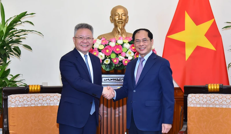 Bộ trưởng Bùi Thanh Sơn tiếp Bí thư Tỉnh ủy Hải Nam (Trung Quốc) Thẩm Hiểu Minh. (Ảnh: baoquocte.vn)