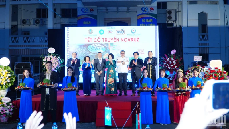 Các đại biểu tham dự lễ hội.