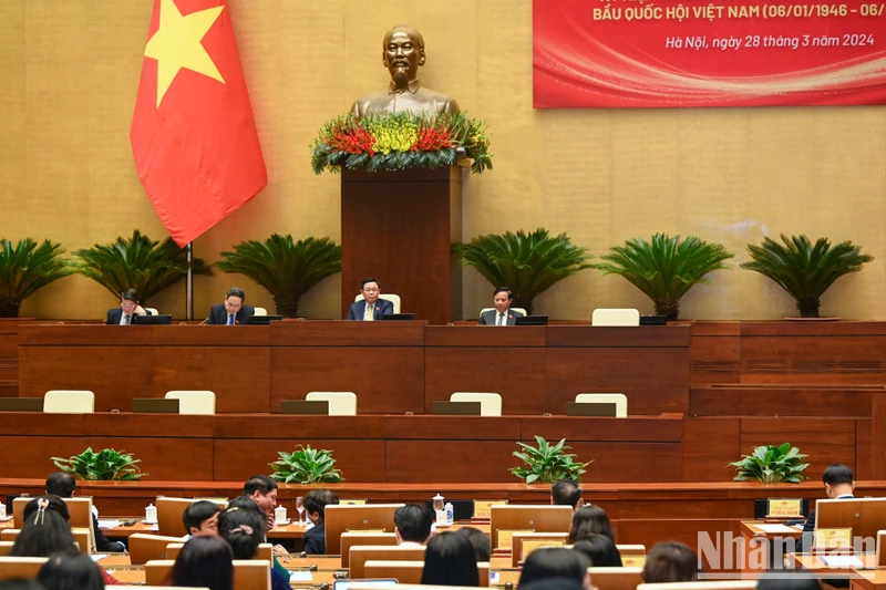 Chủ tịch Quốc hội Vương Đình Huệ cùng các Phó Chủ tịch Quốc hội dự hội nghị.