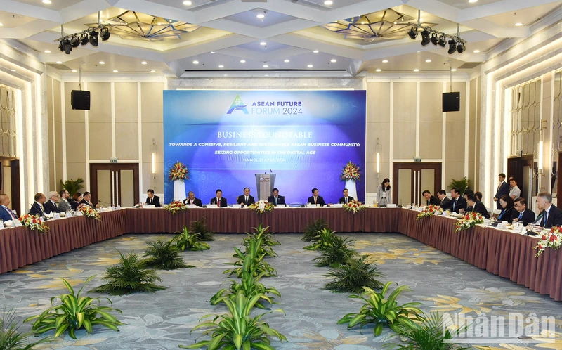 Tọa đàm với doanh nghiệp các nước ASEAN và các đối tác với chủ đề “Cộng đồng doanh nghiệp ASEAN gắn kết, tự cường và bền vững: Nắm bắt thời cơ trong thời đại số”.