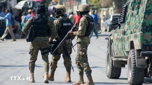 Cảnh sát siết chặt an ninh tại Port-au-Prince, Haiti. (Ảnh: AFP/TTXVN)