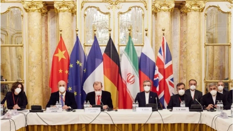 Các đại biểu tham dự vòng đàm phán về thỏa thuận hạt nhân Iran ở Vienna, Áo, ngày 3/12/2021. (Ảnh: THX/TTXVN)