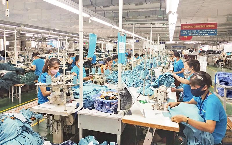Sản xuất hàng dệt may xuất khẩu tại Hanosimex.