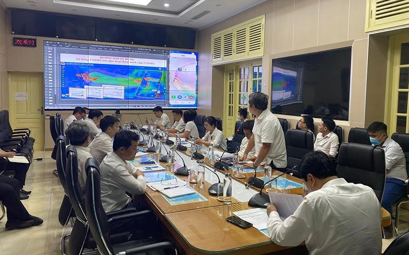 Trung tâm Chính sách và Kỹ thuật phòng, chống thiên tai giới thiệu và hướng dẫn sử dụng Ứng dụng giám sát thiên tai (App-VNDMS). (Ảnh TỔNG CỤC PHÒNG, CHỐNG THIÊN TAI)
