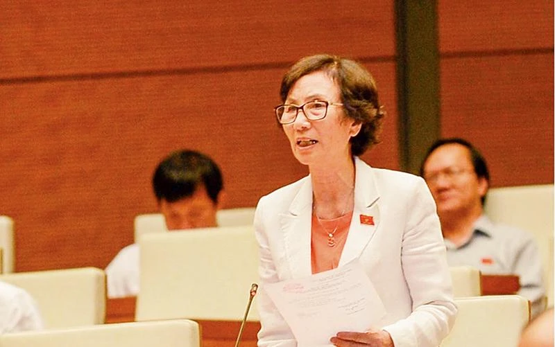 PGS, TS Bùi Thị An phát biểu tại Nghị trường Quốc hội khóa XIII.