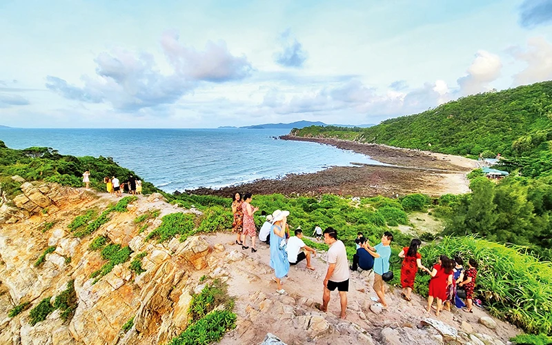 Du lịch trải nghiệm, khám phá ngày càng thu hút du khách, nhất là các tuyến đảo của Quảng Ninh.
