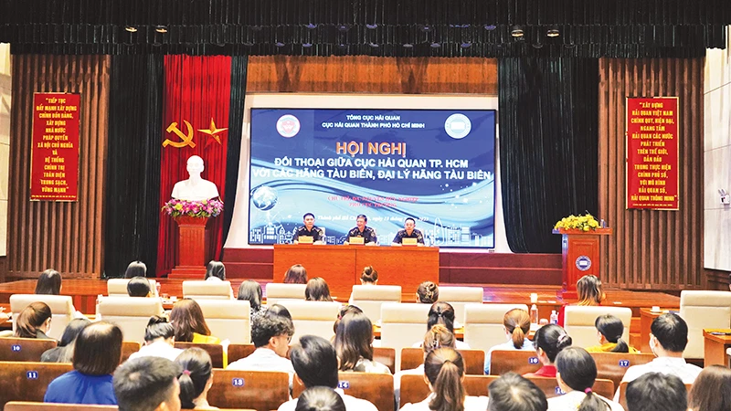 Hội nghị đối thoại giữa Cục Hải quan thành phố với các hãng tàu biển, đại lý hãng tàu biển.