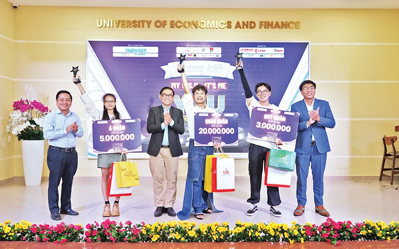 Các thí sinh đạt giải cao nhất ở bảng thi Đại học của cuộc thi “Xây dựng thương hiệu cá nhân” năm 2023. (Ảnh CTV)