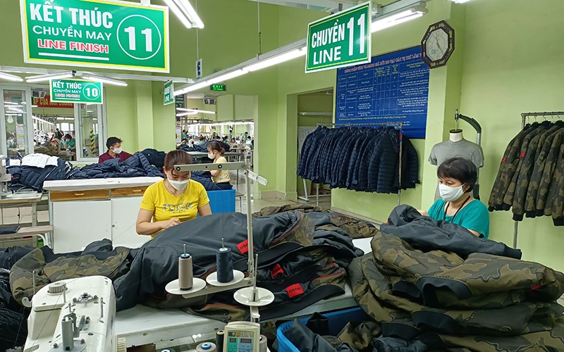 Sản xuất tại Tổng công ty cổ phần Dệt may Nam Định.