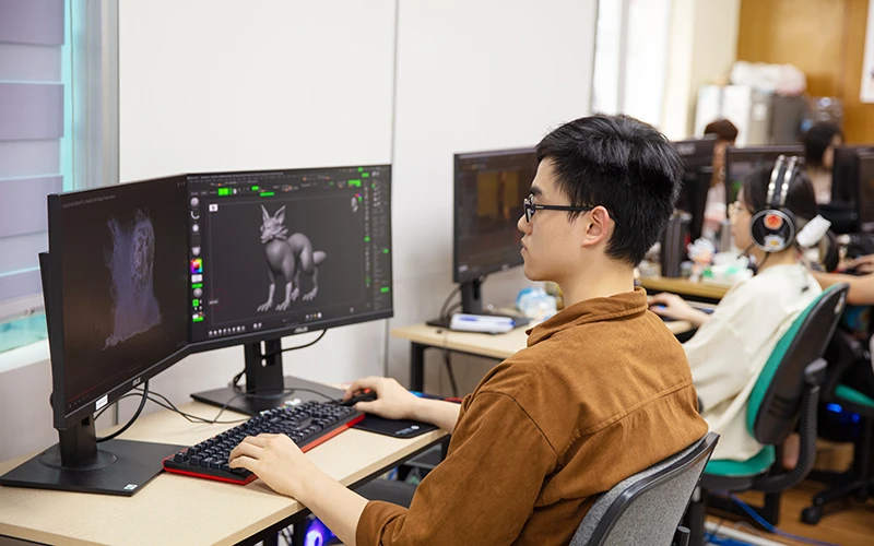 Nhân viên Công ty Alpha Animation Studio ứng dụng AI trong sản xuất phim.