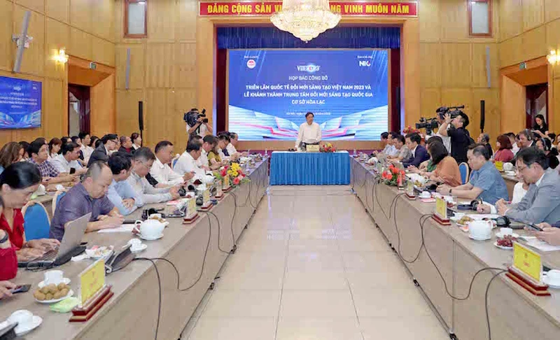 Quang cảnh họp báo.