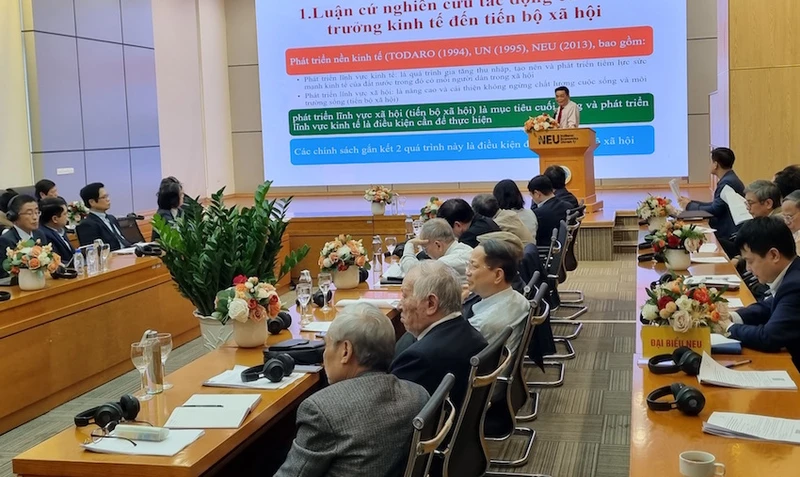 Quang cảnh Tọa đàm 30 năm phát triển của Việt Nam: Nhìn lại quá khứ và ứng phó với thách thức mới.