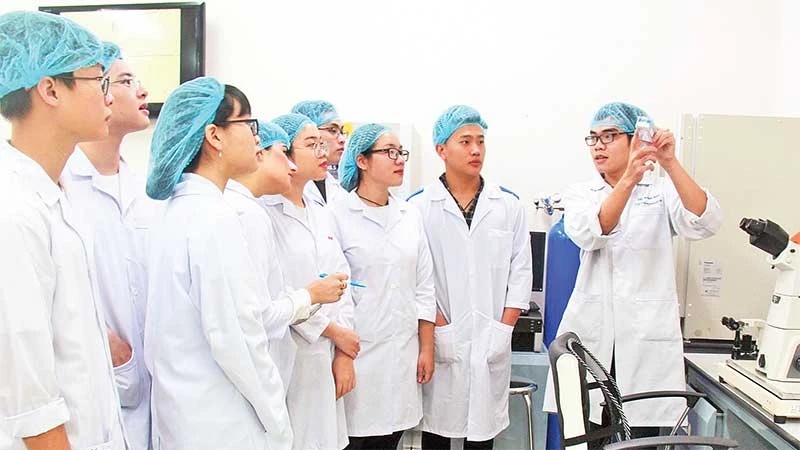 Hoạt động nghiên cứu khoa học tại Đại học Quốc gia Thành phố Hồ Chí Minh.