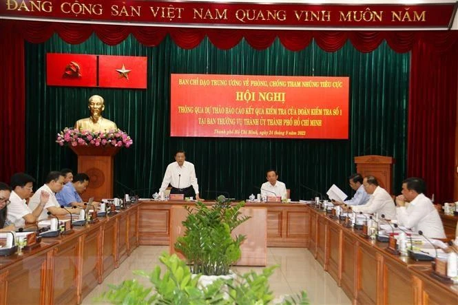 Đồng chí Phan Đình Trạc, Ủy viên Bộ Chính trị, Bí thư Trung ương Đảng, Trưởng Ban Nội chính Trung ương, Phó Trưởng ban Thường trực Ban Chỉ đạo phát biểu tại hội nghị. (Ảnh: TTXVN)