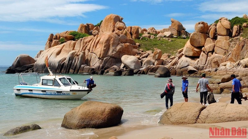 Hòn Cau, Bình Thuận. Ảnh: NGỌC LÂN)