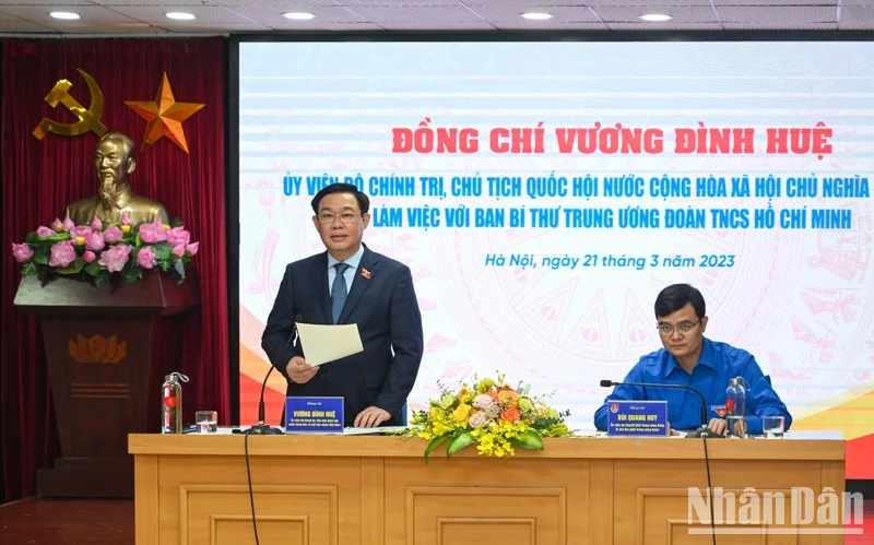 Chủ tịch Quốc hội Vương Đình Huệ phát biểu chỉ đạo tại buổi làm việc. (Ảnh: DUY LINH)