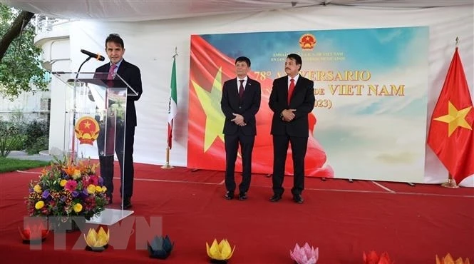Ông Fernando Gonzalez Saiffe, Tổng Vụ trưởng Vụ châu Á-Thái Bình Dương, Bộ Ngoại giao Mexico, phát biểu tại buổi lễ. (Ảnh: Phi Hùng/TTXVN)